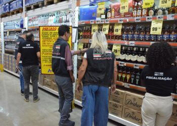 PROCON intensifica fiscalização de bebidas alcoólicas e identifica pendências em estabelecimentos