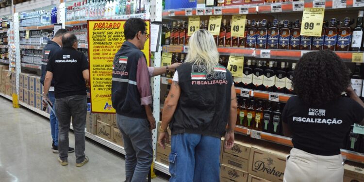 PROCON intensifica fiscalização de bebidas alcoólicas e identifica pendências em estabelecimentos
