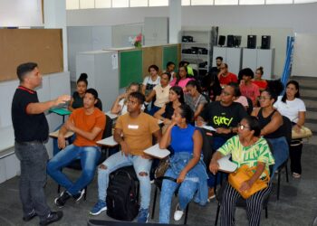 Casa do Trabalhador realiza Aulão de Qualificação Profissional sobre elaboração de currículo e entrevista de emprego