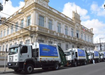 Novos basculhantes são incorporados à frota da coleta de lixo