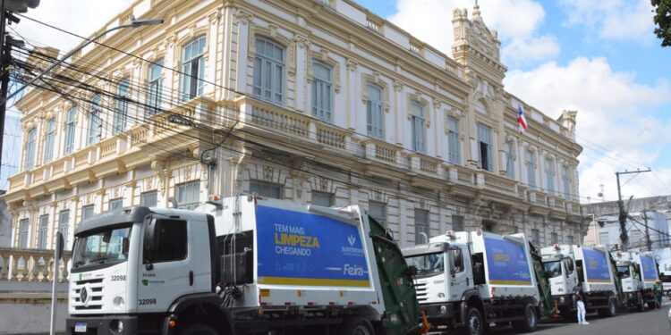 Novos basculhantes são incorporados à frota da coleta de lixo