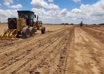Pista de pouso e decolagem começa a ser ampliada no Aeroporto João Durval Carneiro, em Feira de Santana