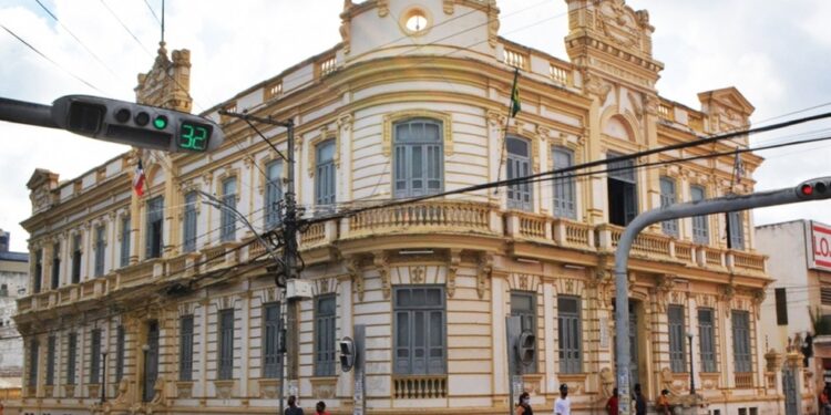 Feira de Santana prorroga prazo de sindicância sobre vazamento de nomes de pessoas com HIV