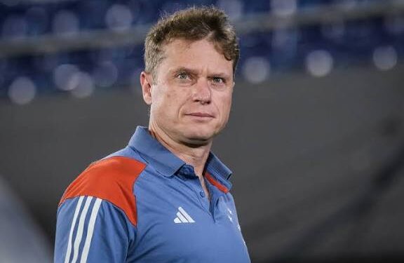 Bragantino anuncia demissão do técnico Fernando Seabra
