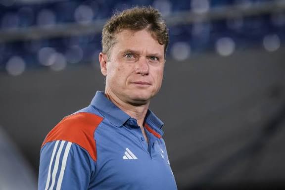 Bragantino anuncia demissão do técnico Fernando Seabra