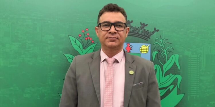 Presidente da Câmara de Feira determina fiscalização de presença de vereadores; faltas sem aviso terão desconto salarial