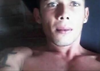 Homem é morto com cerca de 70 tiros na frente da esposa