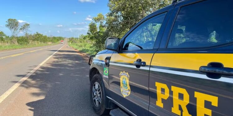 Batida entre dois carros na BR-349 deixa quatro mortos e três feridos na Bahia
