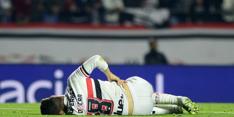 As lesões de Oscar: meia atuou em menos da metade dos jogos do São Paulo na temporada