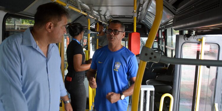 Vistoria obrigatória da frota de ônibus de Feira prossegue até próximo dia 30