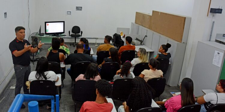 Casa do Trabalhador oferece cursos gratuitos de Informática, Inteligência Artificial e Marketing Digital em parceria com a Somar Cursos