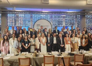 No Rio de Janeiro, José Ronaldo apresenta projeto do Parque Linear Olhos d Água