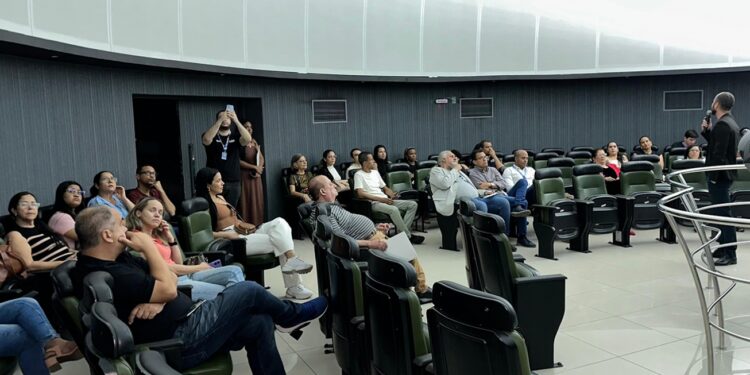 Evento sobre proteção digital destaca desafios da segurança e da legislação cibernética em Feira