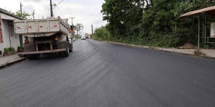 Prefeitura conclui asfaltamento da rua Olney São Paulo e inicia obras na Três Irmãos