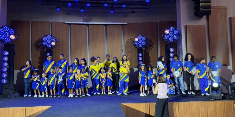 Estudantes da Rede Municipal escolhem novo fardamento em desfile histórico