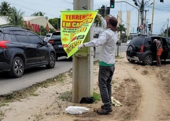 Semmam remove banners fixados em vias públicas sem autorização do Governo