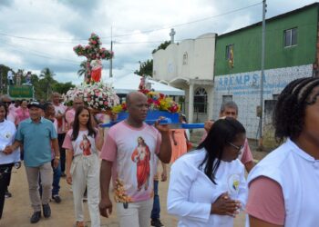 Procissão encerra festividades ao Sagrado Coração de Jesus, no povoado de Pau Seco