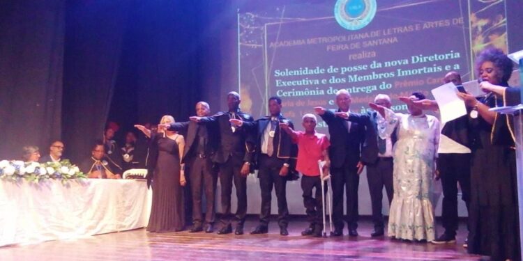 Academia Metropolitana de Letras e Artes de Feira de Santana empossa nova Diretoria e novos membros em sessão solene