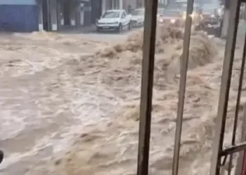 Inmet alerta: mais de 140 cidades da Bahia sob risco de chuvas intensa