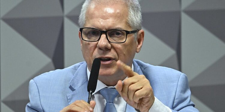 Ex-presidente do INSS Alessandro Stefanutto é preso pela PF em operação contra descontos ilegais em aposentadorias