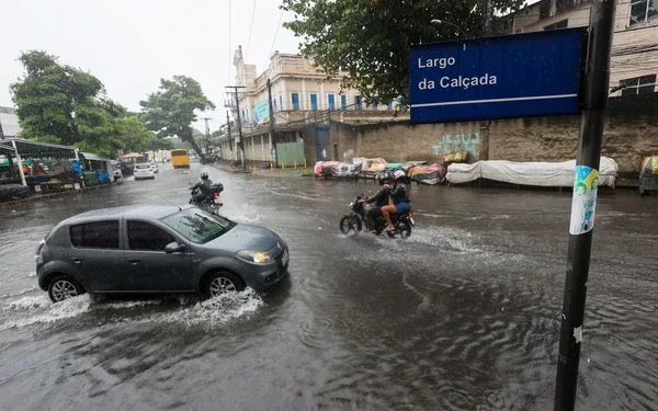 Salvador registra mais chuva do que o esperado para o mês em 12 horas