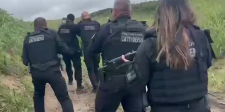 Três suspeitos morrem e cinco são presos após confronto de facções rivais e operação da polícia na BA