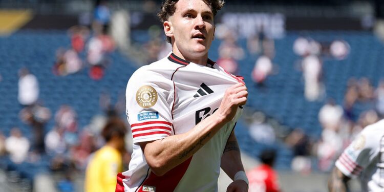 Em crise, River Plate prepara barca com alvo do Flamengo e mais sete