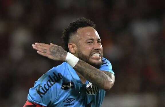 Reclamações de Neymar irritam jogadores e dirigentes do Santos