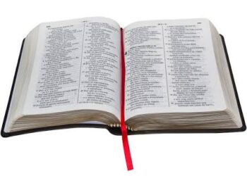 Lei determina uso da Bíblia Sagrada como material de apoio complementar nas escolas de Feira