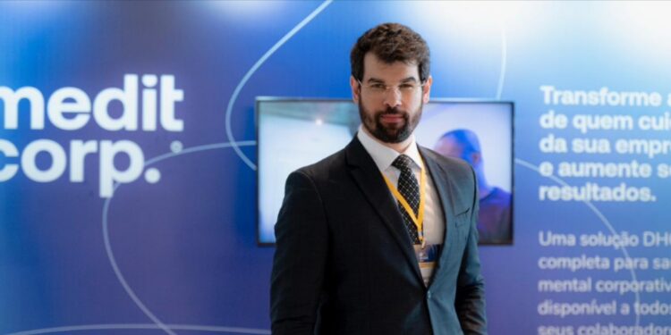 Silêncio que adoece: especialista em hipnose clínica integrativa alerta para a importância da saúde emocional dos homens neste Novembro Azul