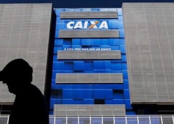 Quanto ganha um funcionário da Caixa? Saiba salários para cada cargo do concurso 2025