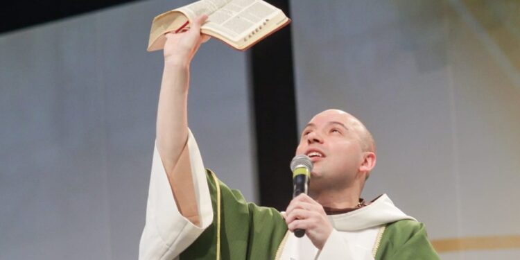 Celebração de Natal em Salvador terá missa e show gratuito do Frei Gilson; confira programação