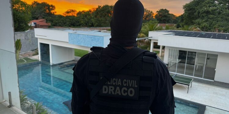 Exames falsos e plantões fictícios: Vereador e ex-secretários de saúde são presos suspeitos de desvios na saúde na Bahia e Piauí