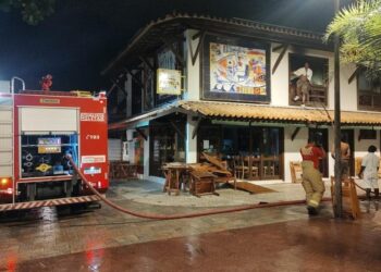 Criança morre carbonizada após incêndio em distrito turístico no litoral norte da Bahia