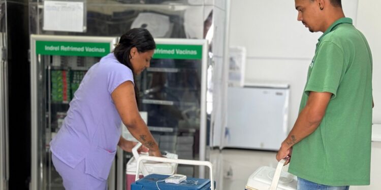 Feira de Santana iniciou a distribuição da nova vacina para as 103 salas de imunização
