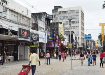 Horário de funcionamento do comércio é ampliado em Feira de Santana para festas de fim de ano