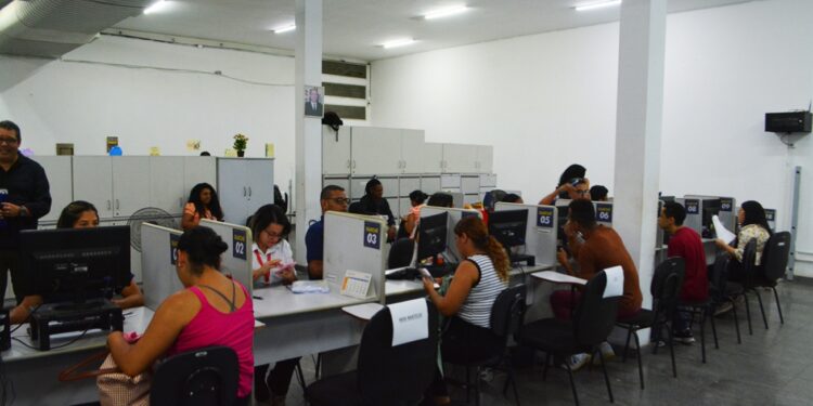 Casa do Trabalhador divulga 423 vagas de emprego para esta quinta-feira (11)