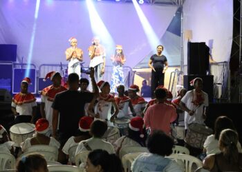 Alunos da Escola Municipal João Barbosa de Carvalho encerram o ano letivo no Natal Encantado 2025