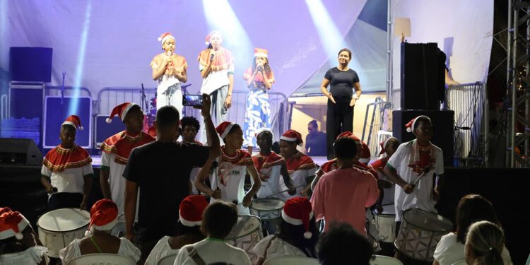 Alunos da Escola Municipal João Barbosa de Carvalho encerram o ano letivo no Natal Encantado 2025