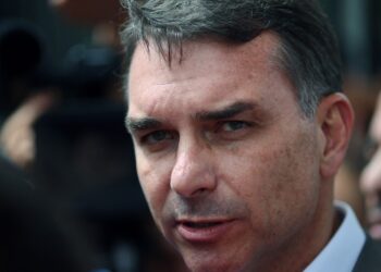 Flávio Bolsonaro diz que pré-candidatura à Presidência é irreversível: ‘Não vamos voltar atrás’