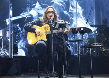 Ana Carolina emociona o público com repertório marcante no encerramento do Natal Encantado