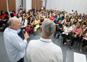 Prefeitura pagará 1/3 de férias aos professores ainda este ano