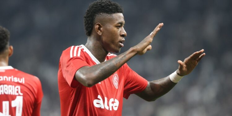 Após acordo com Inter, Flamengo acerta bases contratuais com Vitão; entenda o que falta para anúncio