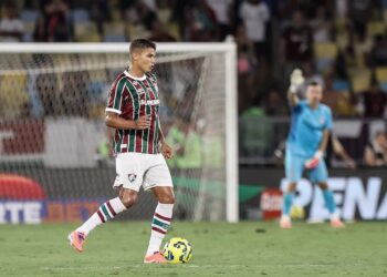 Thiago Silva rescinde contrato e deixa o Fluminense