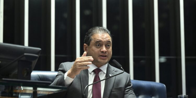 PF faz operação contra desvios do INSS: senador Weverton é alvo e secretário da Previdência é preso