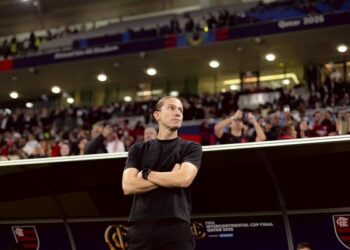 Filipe Luís dá ok para proposta do Flamengo, mas salário da comissão técnica emperra acordo às vésperas do fim do contrato