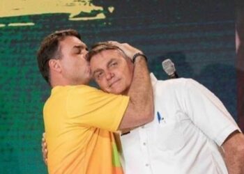 Em carta pré-cirurgia, Bolsonaro confirma Flávio para Presidência