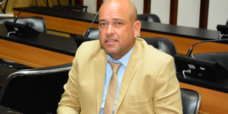 Emendas do deputado Binho Galinha destinam novas barracas para feiras livres de Feira de Santana e região