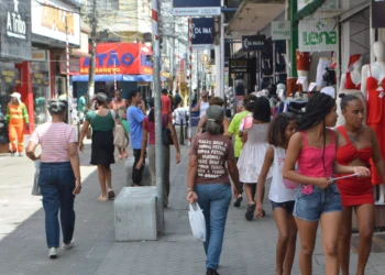 Comércio de Feira de Santana cresce acima da média e deve fechar 2025 com ganho real, avalia presidente do Sicomércio