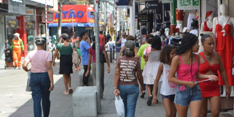 Comércio de Feira de Santana cresce acima da média e deve fechar 2025 com ganho real, avalia presidente do Sicomércio